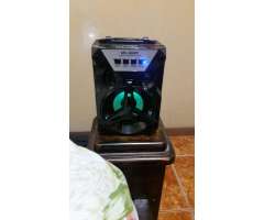 Parlantes Radio Y Bluettoth Pequeños