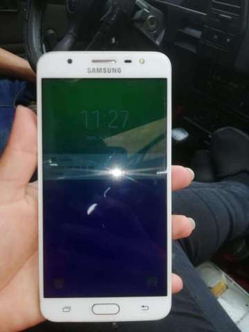 Se Vende J7 Prime con Cargador Original Se Vende J7 Prime con Cargador Original